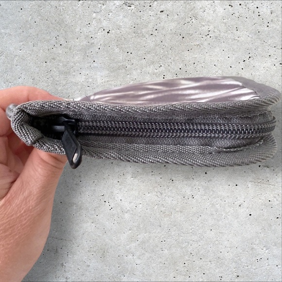 EDDIE BAUER Gray/White Tie Dye Travel Wallet with Strap. - Picture 6 of 16